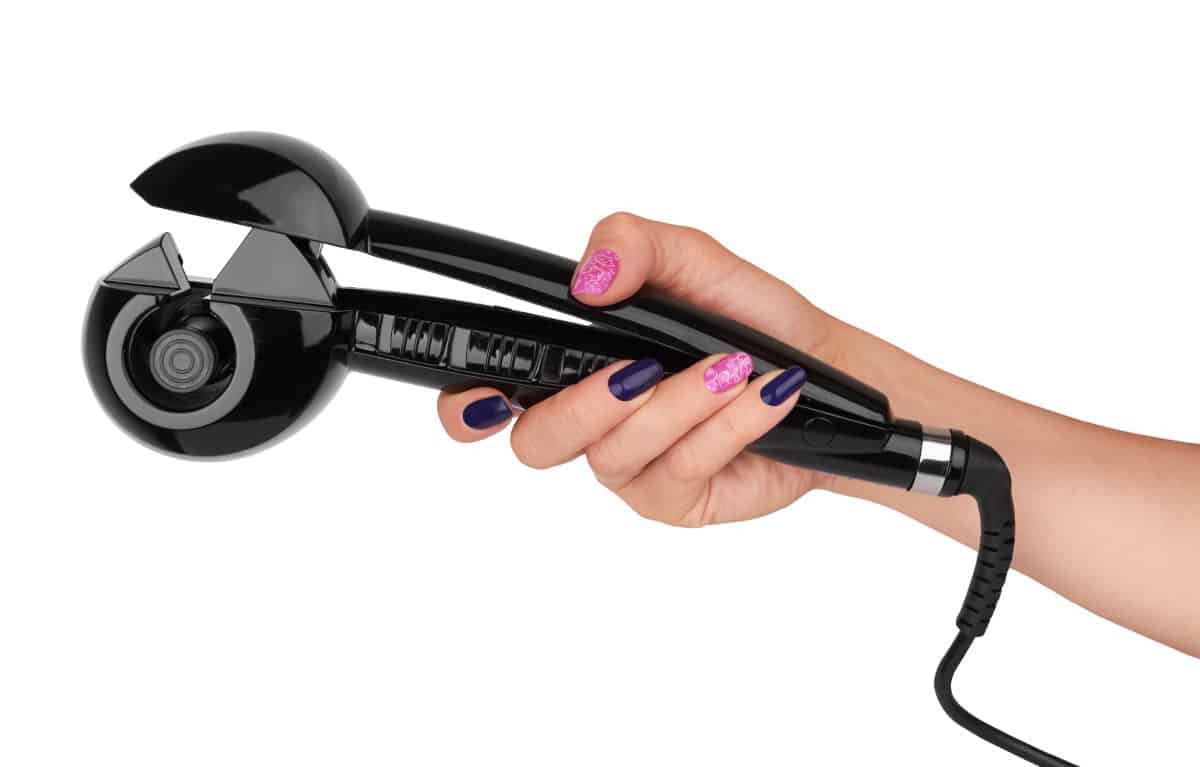hand holding automatic curling iron