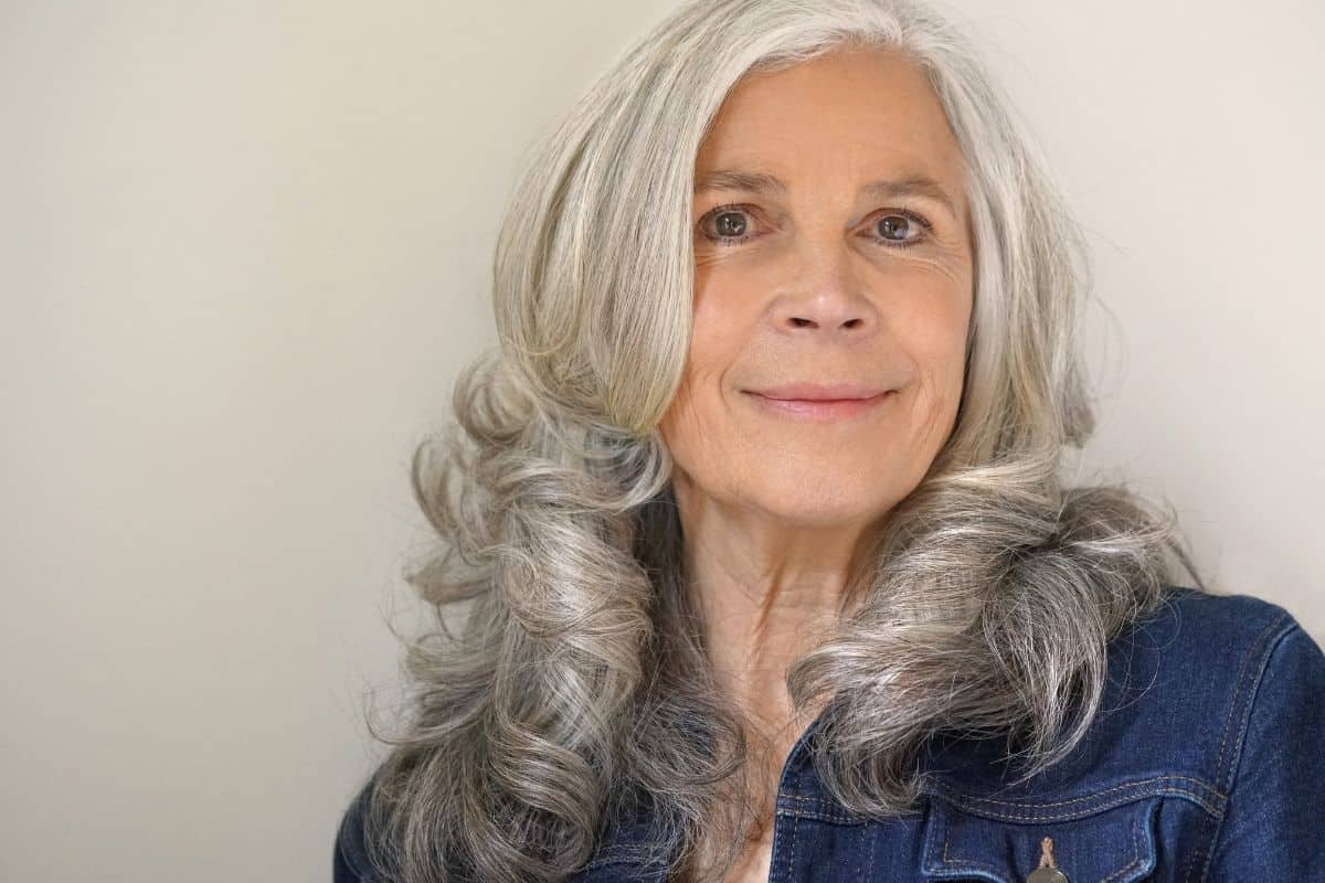 How to Wear Gray Hair Without Looking Old